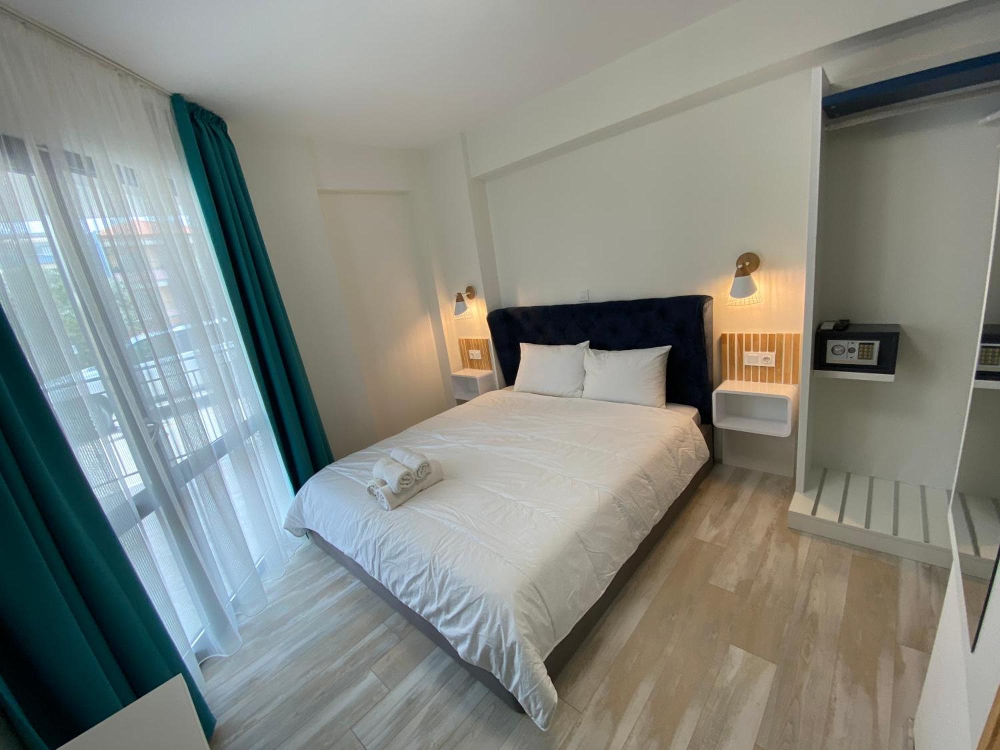 Opalium Beach Front Suites Potos Bagian luar foto