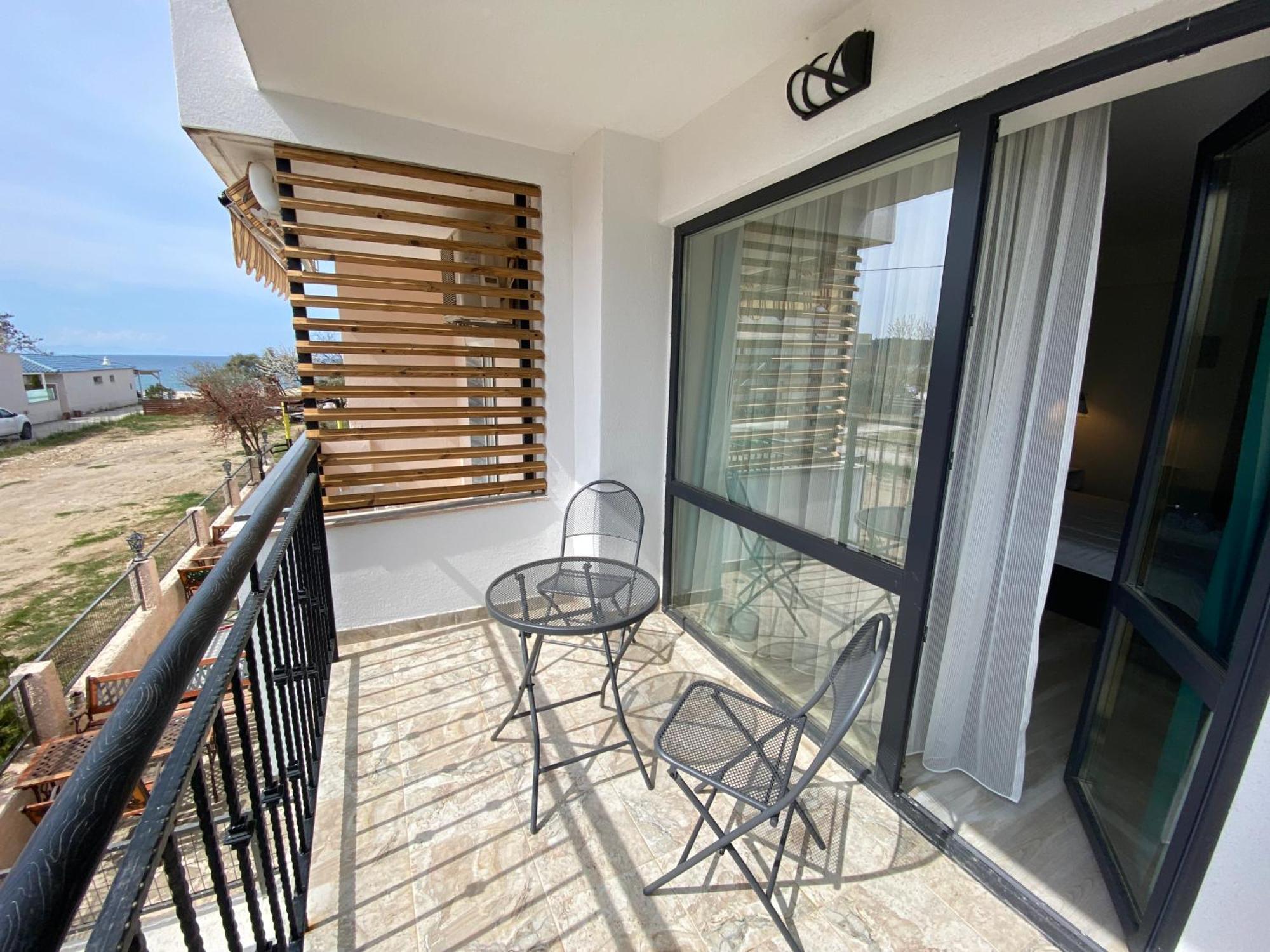 Opalium Beach Front Suites Potos Bagian luar foto