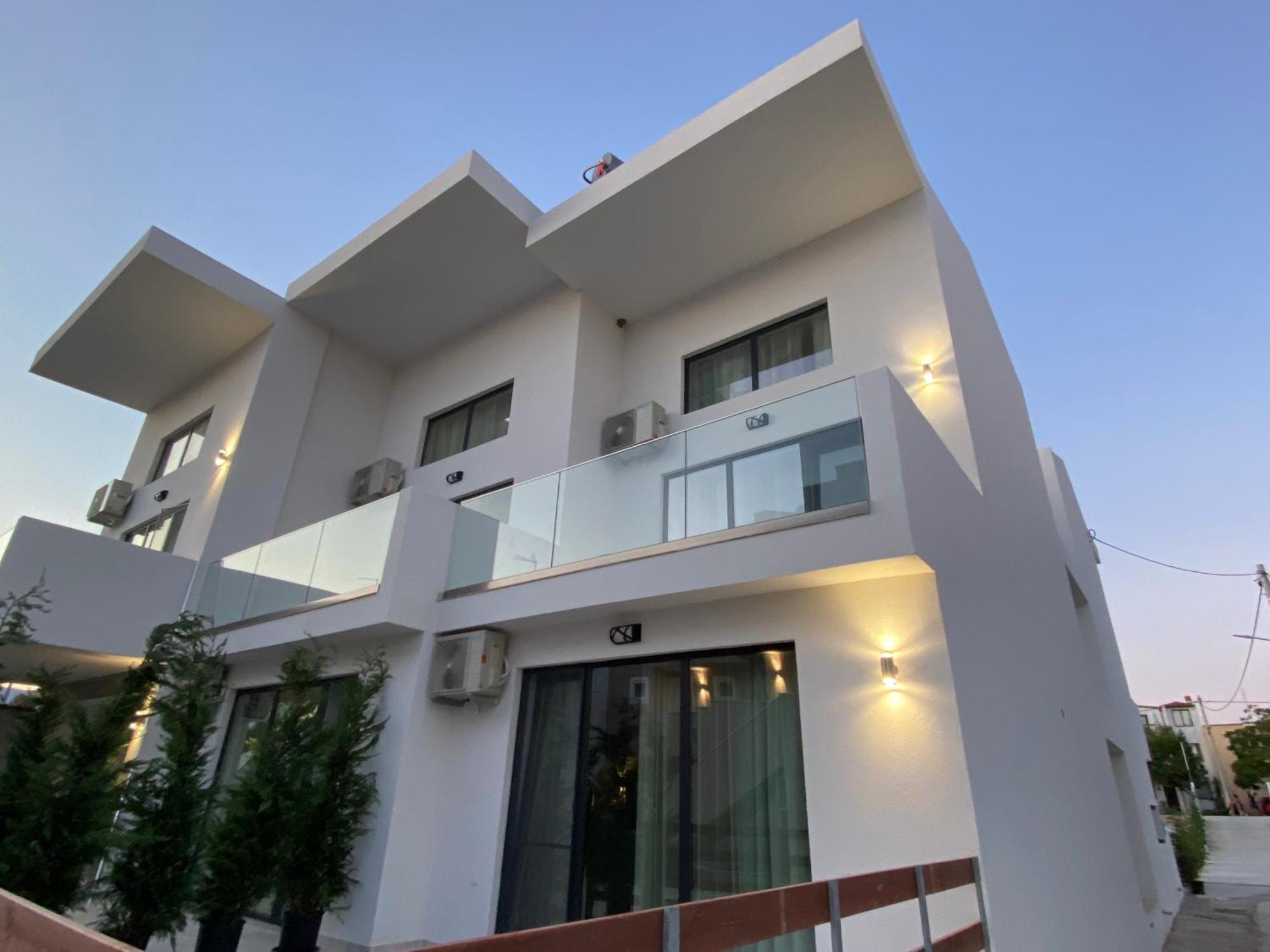 Opalium Beach Front Suites Potos Bagian luar foto