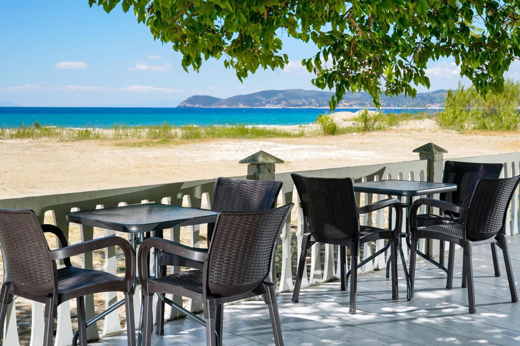 Opalium Beach Front Suites Potos Bagian luar foto