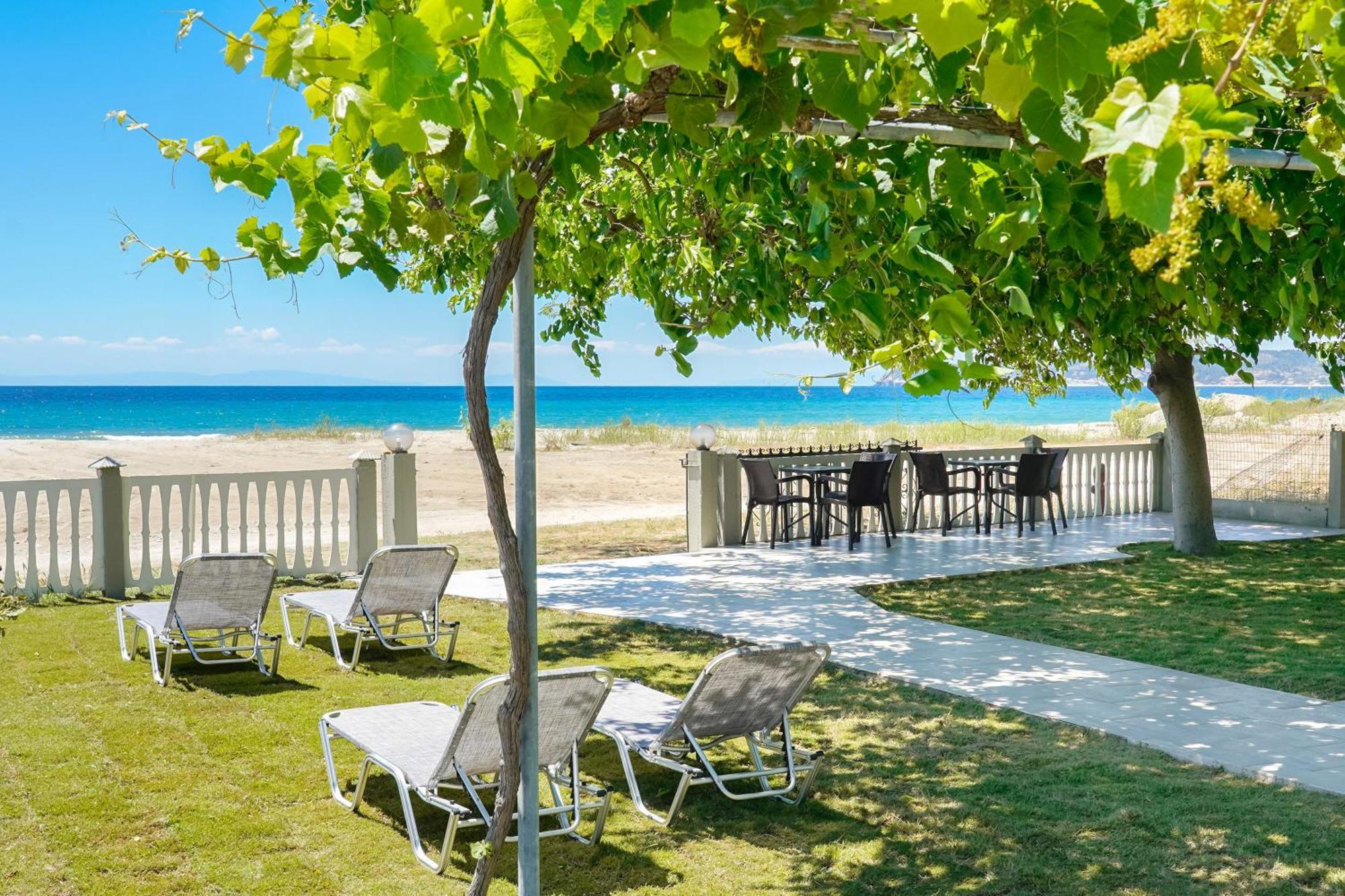 Opalium Beach Front Suites Potos Bagian luar foto