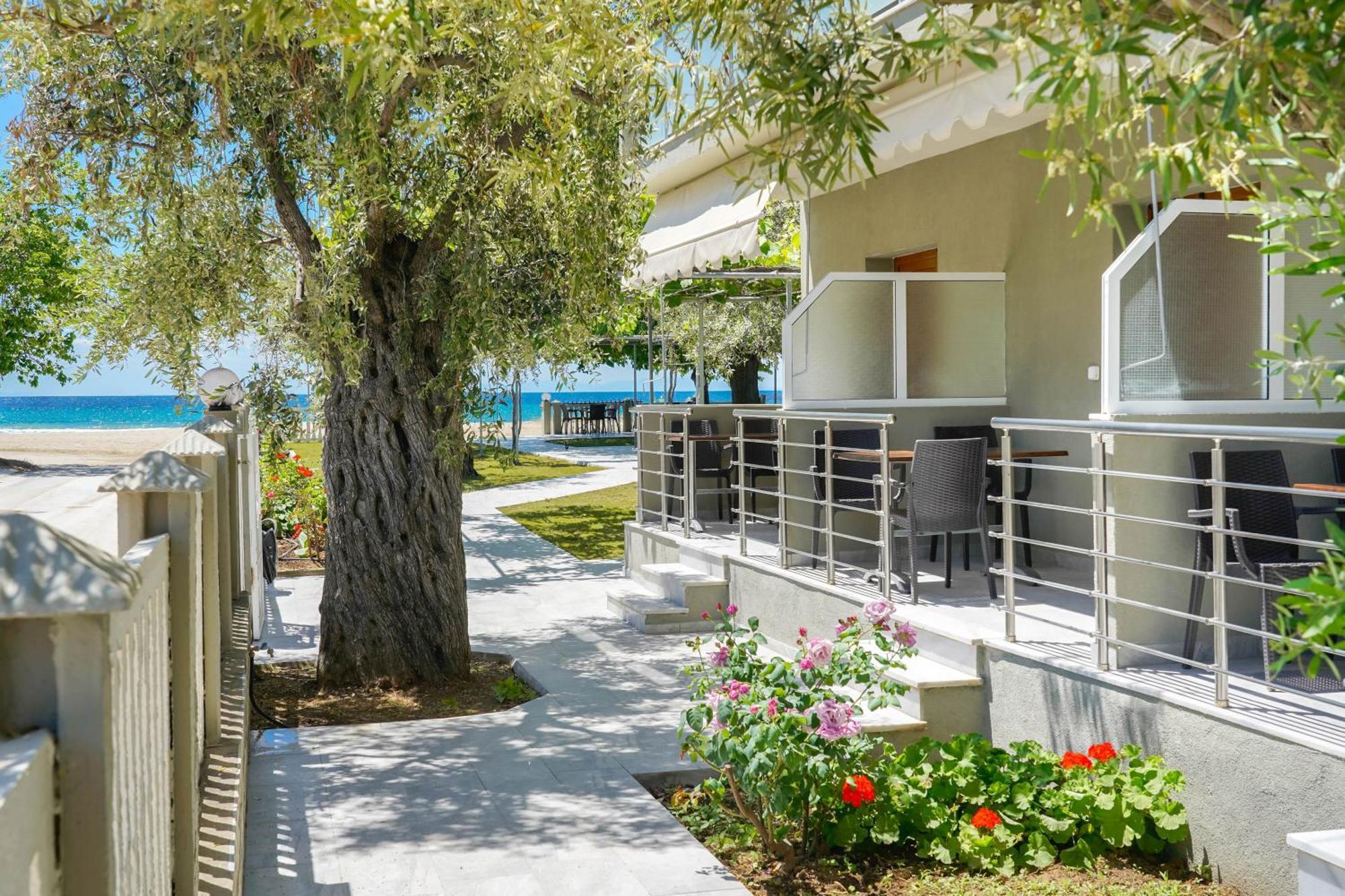 Opalium Beach Front Suites Potos Bagian luar foto