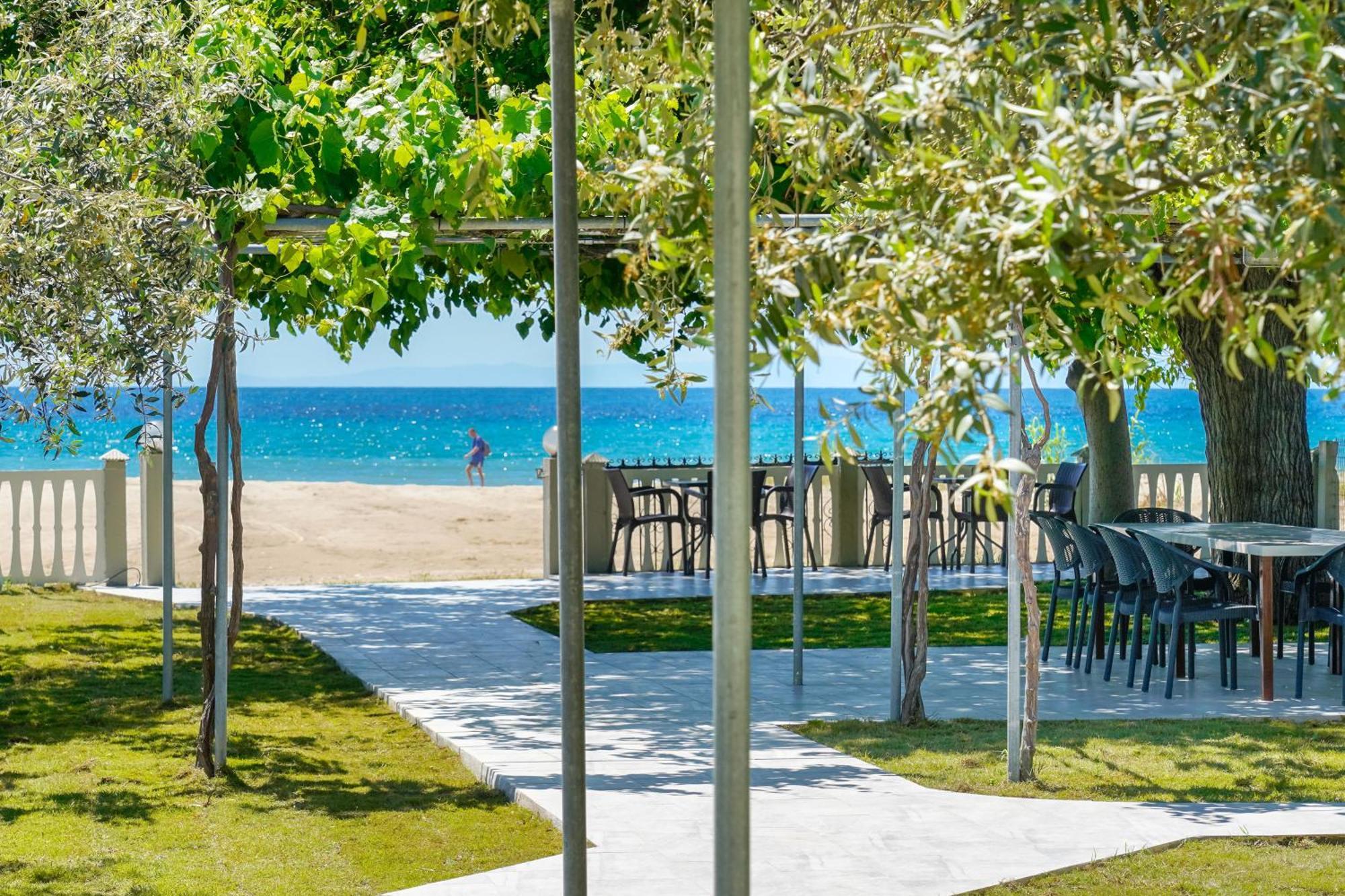 Opalium Beach Front Suites Potos Bagian luar foto